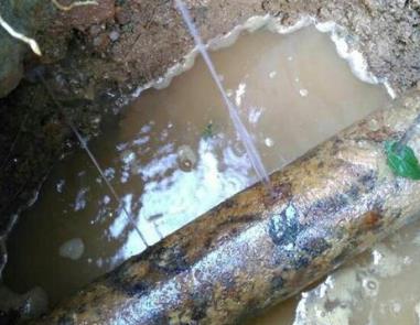 通河楼顶渗水维修公司分享下地暖漏水的原因及检测方法。